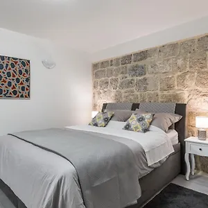 https://studio-toniko.splithotels.org